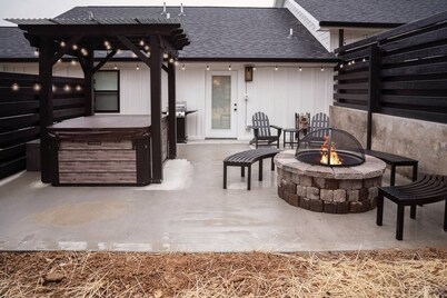 Stunning, Newly Renovated Villa! Close to Strip #2