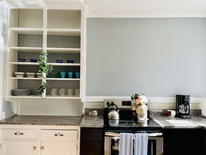 Private kitchen - Stunning Historical Two Bedroom Apartment Riverside (Jacksonville)