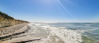 Awesome home in Arthenac with WiFi