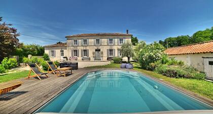 Awesome home in Arthenac