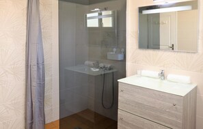 Shower - Pet friendly home in Pierrelatte (Pierrelatte)