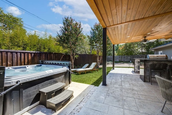 Terrace/patio - Relax with Style - Great Location and Amenities (Dallas)