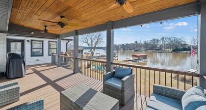 Updated 3/3 Lake Home w/Hot Tub
