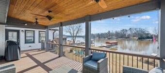 Updated 3/3 Lake Home w/Hot Tub
