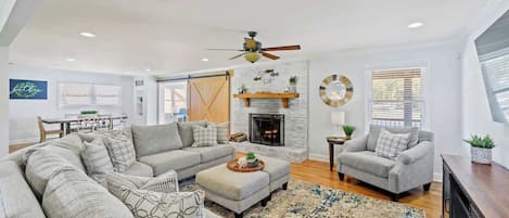 TV, peis og kontorer