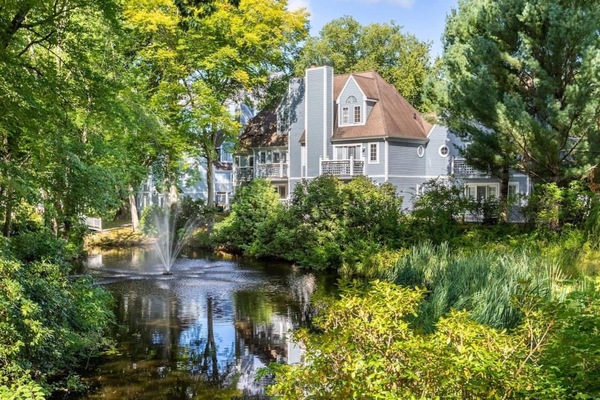 The Villas at Norwich Inn welcomes you! Stay and follow with us @villasignor
