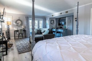 1 soverom, skrivebord, strykejern/-brett og wi-fi (inkludert)