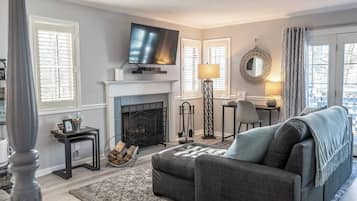 Smart TV, caminetto, studio