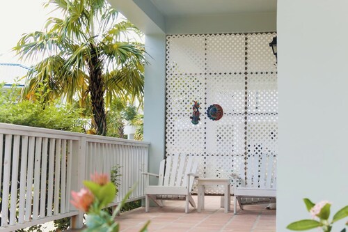 Poolside "Casita Caribe" @ Sapphire Beach Resort