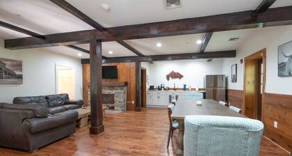 Chimney Hill - 05) Conf Suite