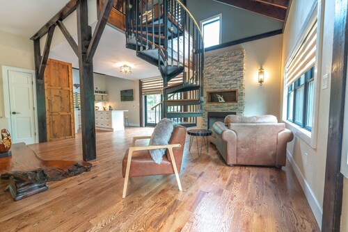 Chimney Hill - 06) Master Suite