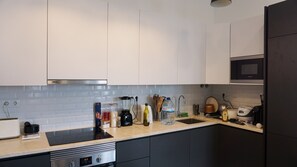 Kühlschrank, Mikrowelle, Ofen, Geschirrspüler