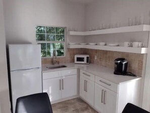 Frigorifero, microonde, macchina per tè/caffè