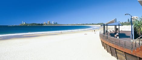 Una playa cerca