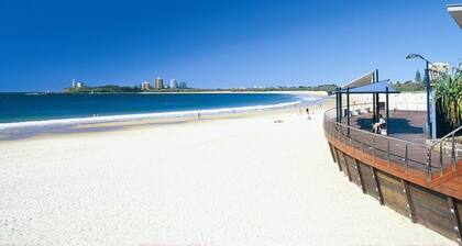 Central Mooloolaba Beach House with 1 bedroom unit attached. ..