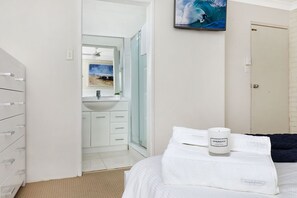 4 bedrooms, desk, iron/ironing board, free WiFi