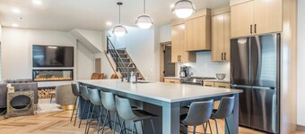 Modern home on Lake Albert with hot tub