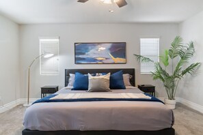 3 chambres, fer et planche à repasser, Wi-Fi, draps fournis