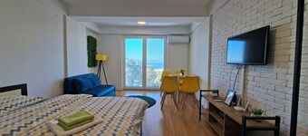 Cozy Lake View Apartment