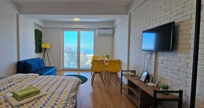 Cozy Lake View Apartment