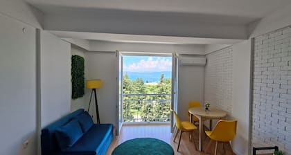 Cozy Lake View Apartment