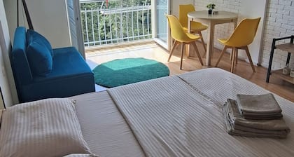 Cozy Lake View Apartment