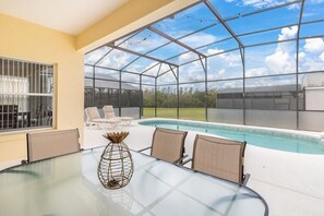A heated pool - Charming 5BR Villa with Private Pool – Near Disney (Davenport)