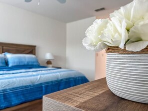 5 habitaciones, tabla de planchar con plancha, wifi y ropa de cama 