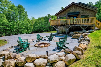 Sleeps 12 | 40 Private Acres | 10 Min Gore Mountain | 5BR Lodge