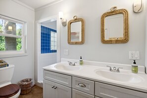 Shower, towels