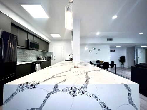 Runyon Canyon Remodeled 2 Bedroom Apartment 🥰
