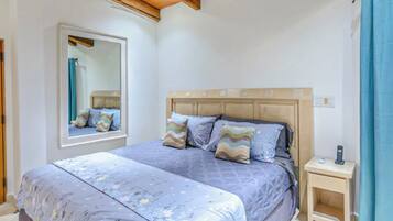 3 bedrooms, desk, iron/ironing board, WiFi