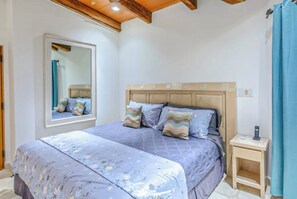 3 makuuhuonetta, työpöytä, silitysrauta/-lauta, Wi-Fi