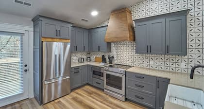 Stunning, Newly Renovated Villa! Close to Strip #3