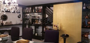 Bar (in der Unterkunft)