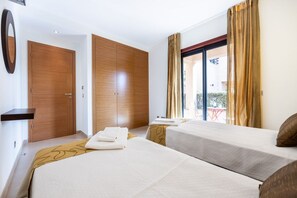 2 bedrooms, iron/ironing board, WiFi, bed sheets - CoolHouses Algarve, Luz| 2 bed flat, private pool & garden, SPA | Mar da Luz 19 (Luz)