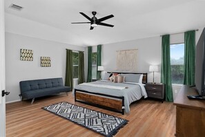 7 bedrooms, desk, iron/ironing board, WiFi - Incredible Heated Pool/HotTub! Gameroom-Movieroom! (Pflugerville)