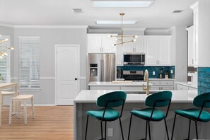 Fridge, microwave, oven, stovetop - Incredible Heated Pool/HotTub! Gameroom-Movieroom! (Pflugerville)