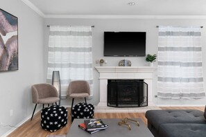 TV, video games - Incredible Heated Pool/HotTub! Gameroom-Movieroom! (Pflugerville)