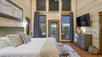 2 bedrooms, desk, free WiFi, bed sheets