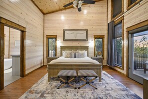 2 bedrooms, desk, free WiFi, bed sheets