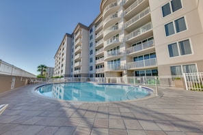 A heated pool - Island Princess 404 * Beach Chair Set Included ~ Gulf Front! (Fort Walton Beach)