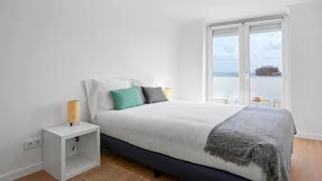 2 Schlafzimmer, Schreibtisch, Bügeleisen/Bügelbrett, WLAN