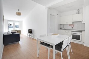 Fridge, microwave, oven, stovetop - Almada Apt | Balcony w/ River View by Lisbeyond (Almada)