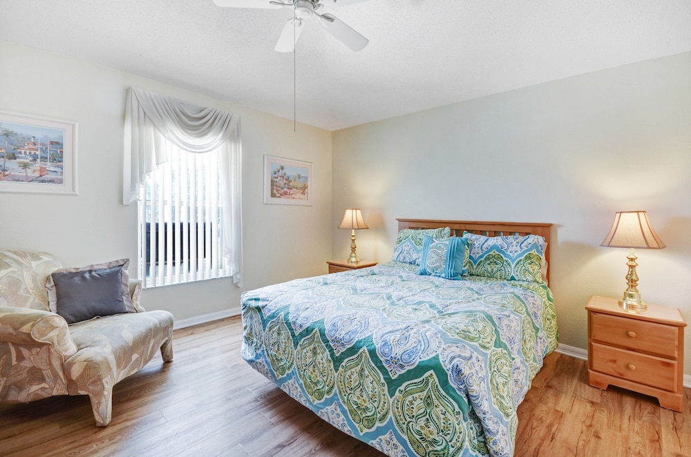 Tranquil Pool Retreat near Disney, Shopping, and dining - two master ...