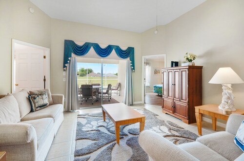 Tranquil Pool Retreat near Disney, Shopping, and dining - two master bedrooms