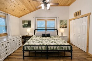 4 bedrooms, desk, iron/ironing board, travel cot