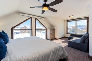 3 bedrooms, desk, iron/ironing board, travel cot - Buffalo Run- Luxury home, dog OK, HOT TUB, near RMNP (Granby)