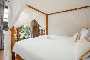 1 bedroom, laptop workspace, iron/ironing board, bed sheets - Villa Casa Coral (Kerobokan)