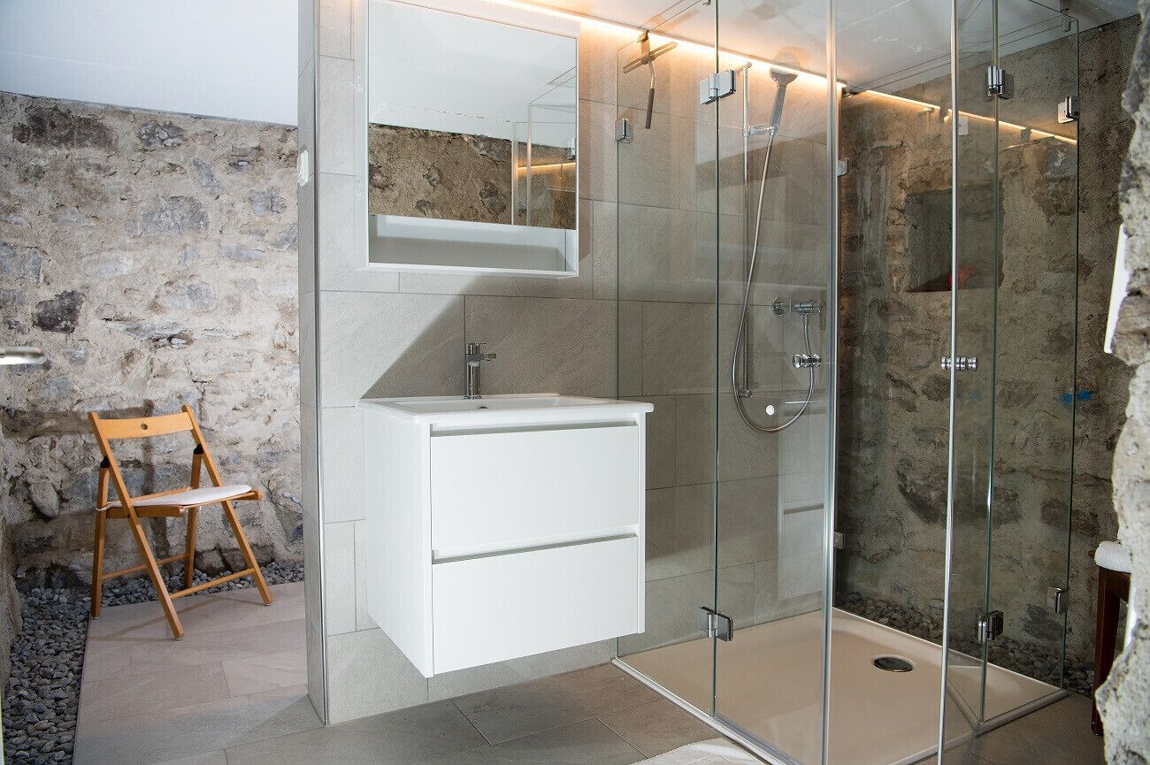 Baignoire, séchoir à cheveux